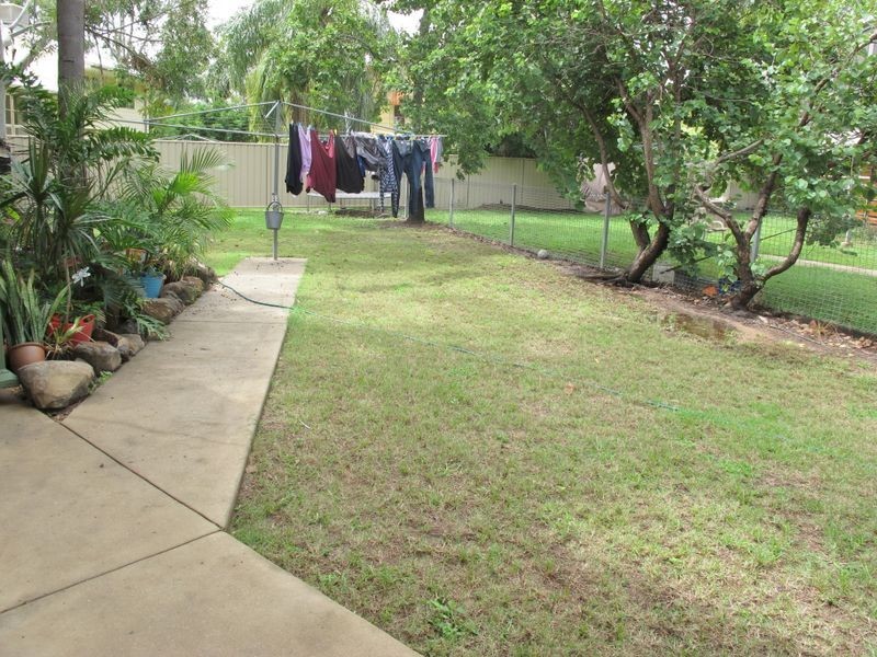 82 Baker St, Emerald QLD 4720