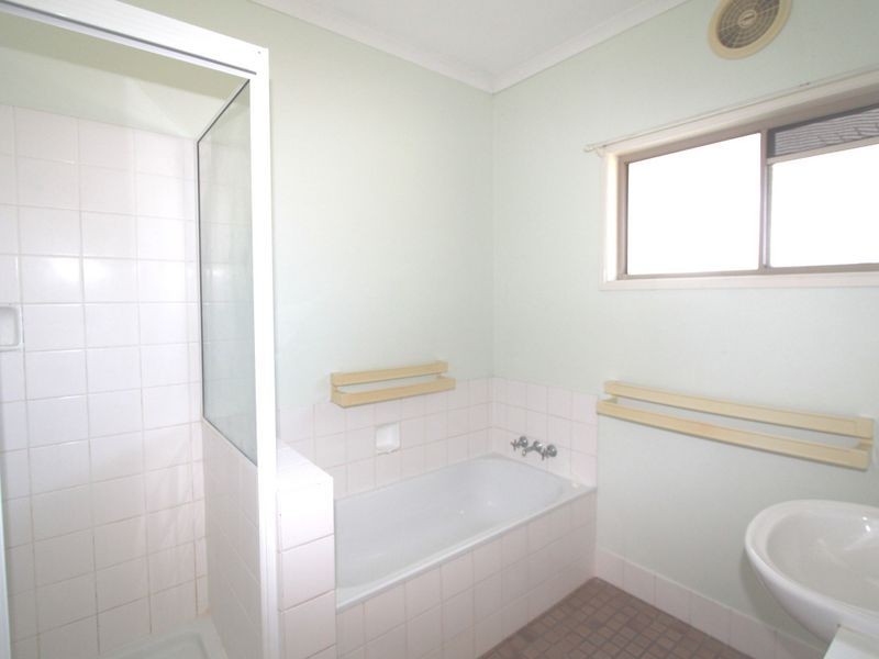 82 Baker St, Emerald QLD 4720