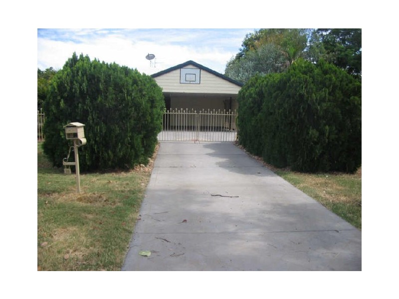 16 Loch Street, Emerald QLD 4720