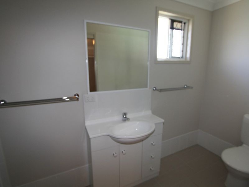 2/24 Riverview Street, Emerald QLD 4720