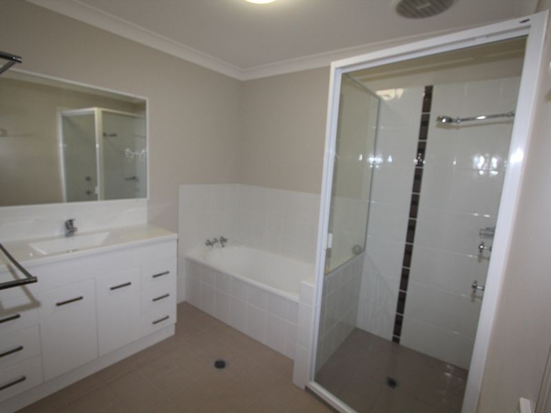 2/24 Riverview Street, Emerald QLD 4720