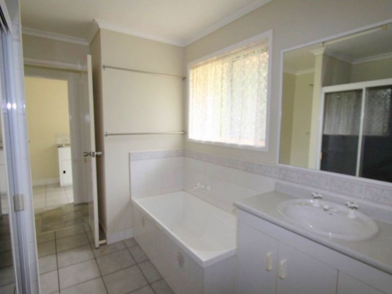 61 Staal Cr, Emerald QLD 4720