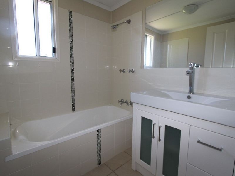 10 Roundtree Dr, Emerald QLD 4720