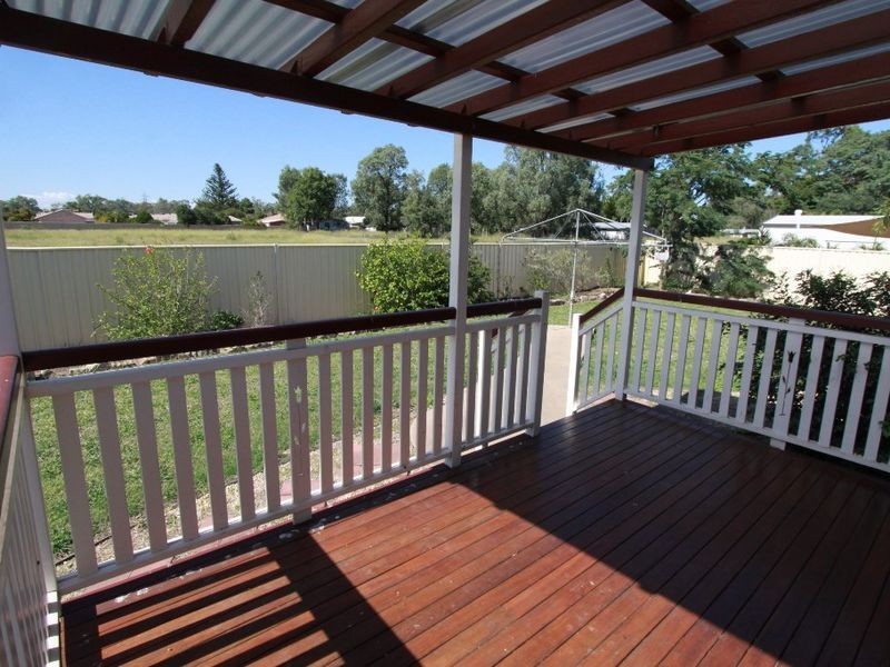 10 Roundtree Dr, Emerald QLD 4720