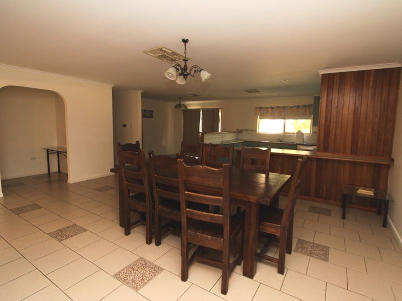 8 Judith Grove, Emerald QLD 4720