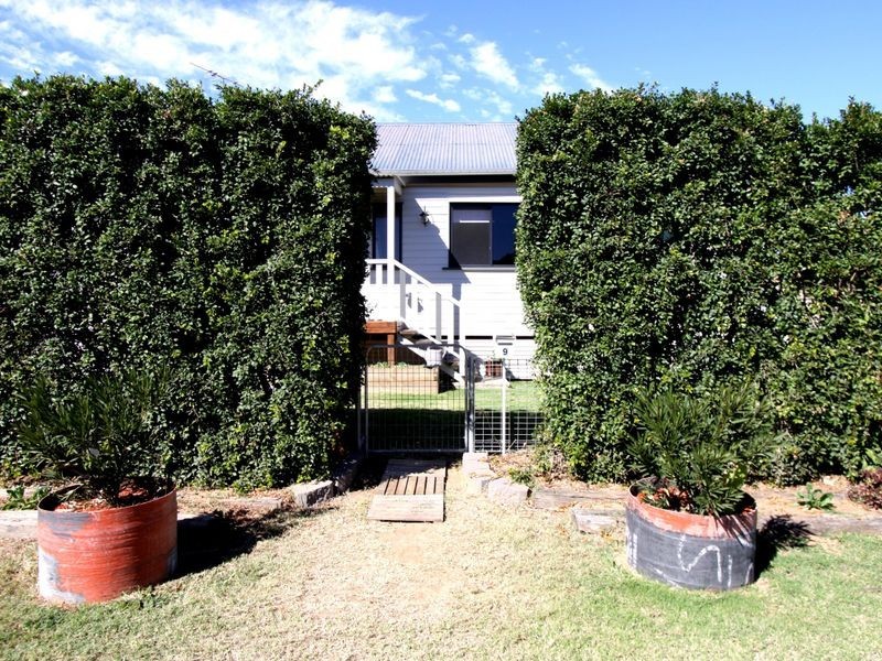 9 Little Street, Emerald QLD 4720