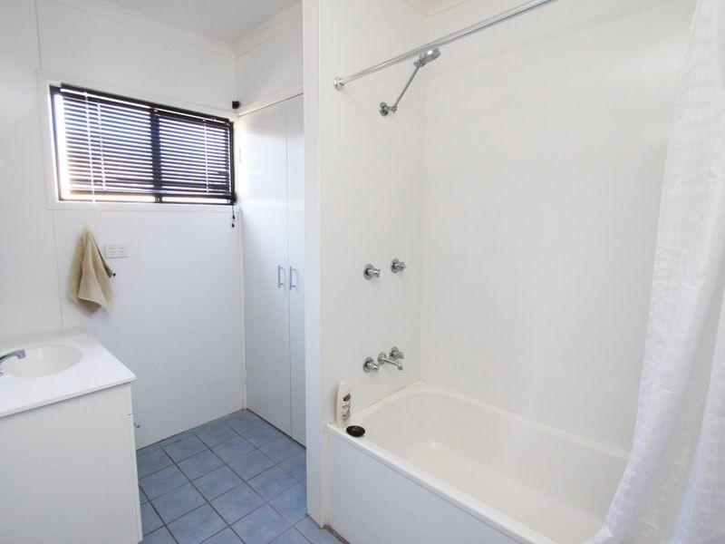 9 Little Street, Emerald QLD 4720