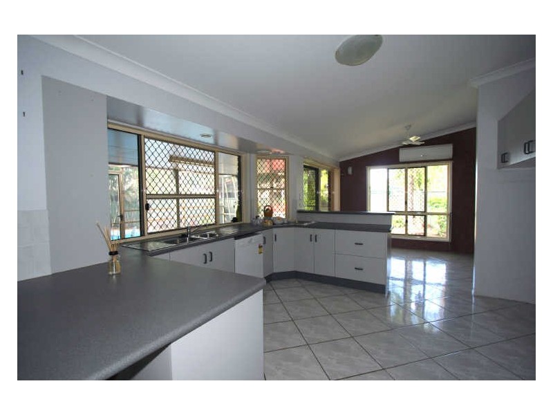 8 Smith Place, Emerald QLD 4720