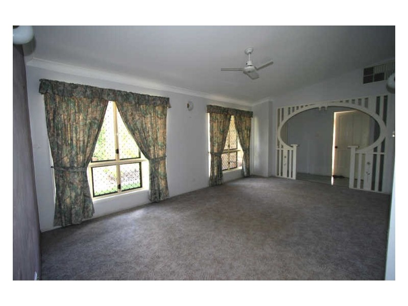 8 Smith Place, Emerald QLD 4720