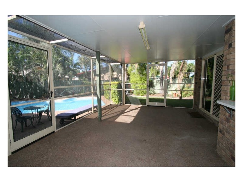8 Smith Place, Emerald QLD 4720