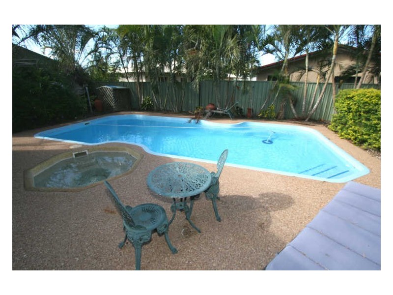 8 Smith Place, Emerald QLD 4720