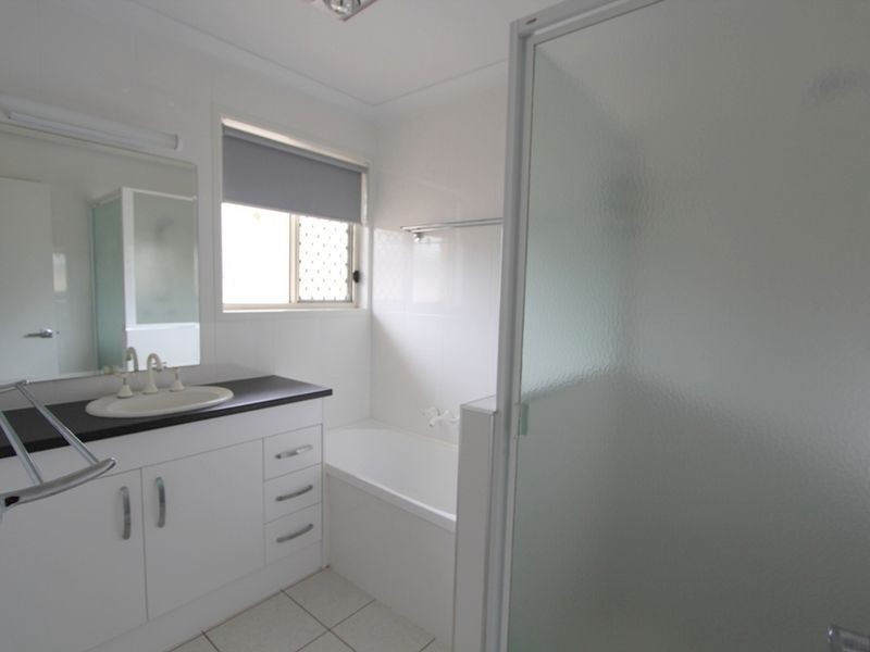 19 Kidd St, Emerald QLD 4720