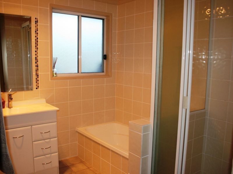 9 Bauhinia Ct, Emerald QLD 4720