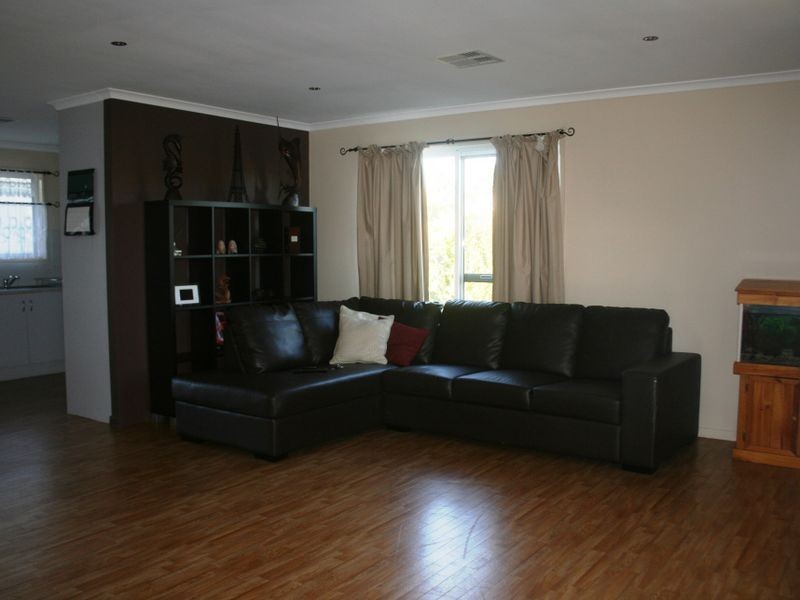 9 Bauhinia Ct, Emerald QLD 4720