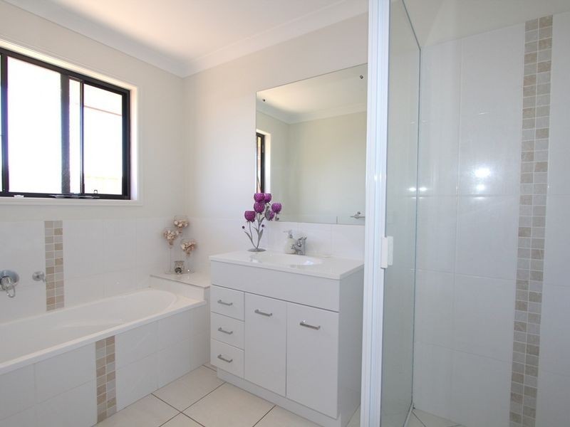 34 Lakeside Drive, Emerald QLD 4720