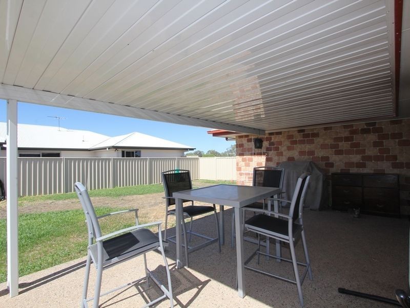 34 Lakeside Drive, Emerald QLD 4720