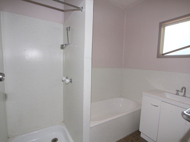 16 Centenary Drive, Emerald QLD 4720