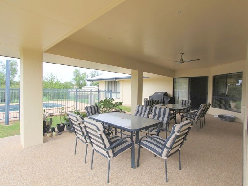 6 Coaker DR, Emerald QLD 4720