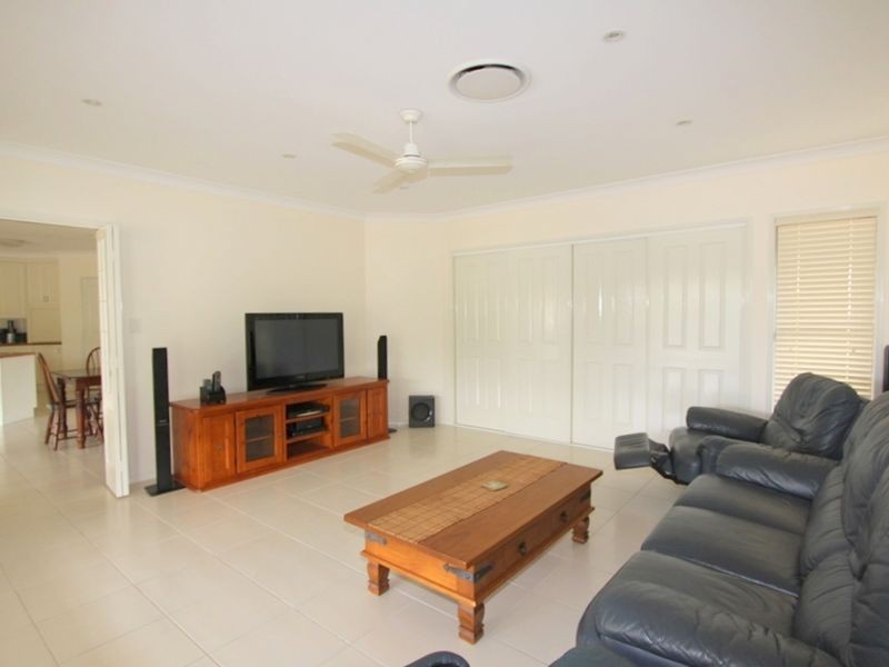 6 Coaker DR, Emerald QLD 4720