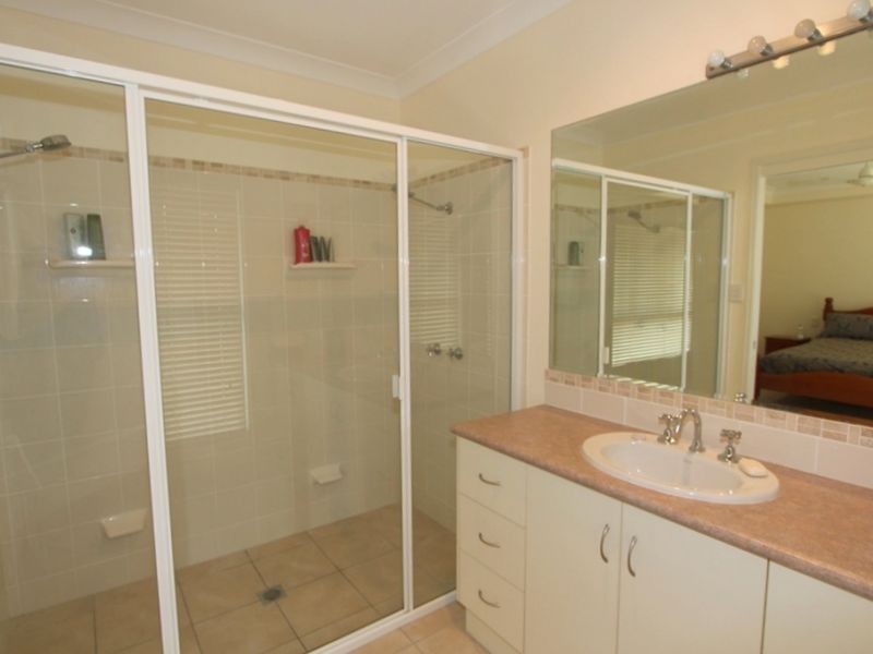 6 Coaker DR, Emerald QLD 4720