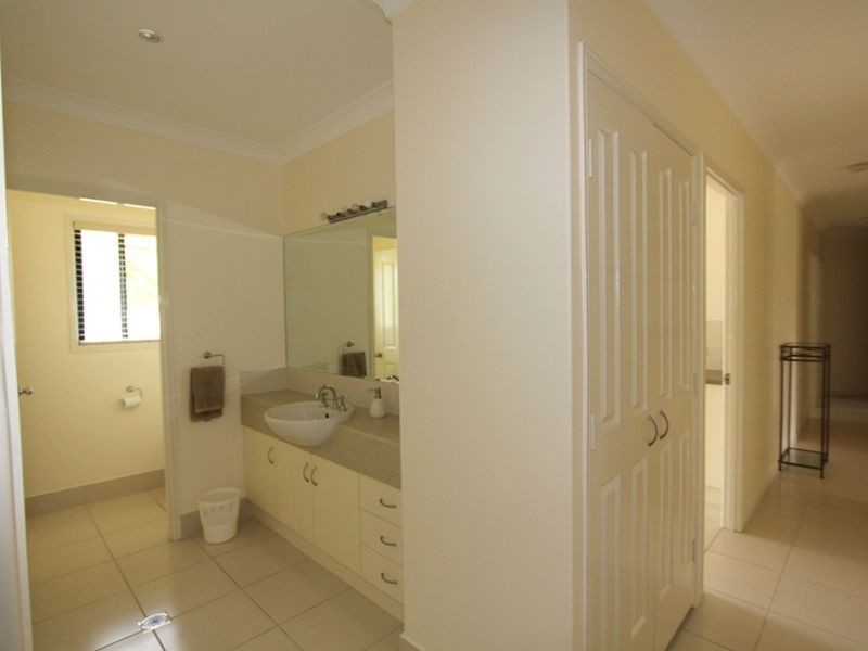 6 Coaker DR, Emerald QLD 4720