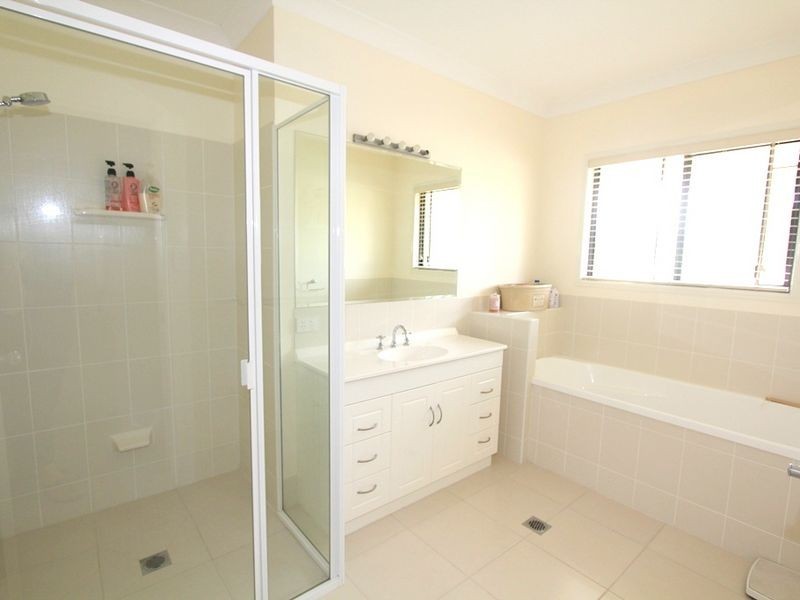 6 Coaker DR, Emerald QLD 4720