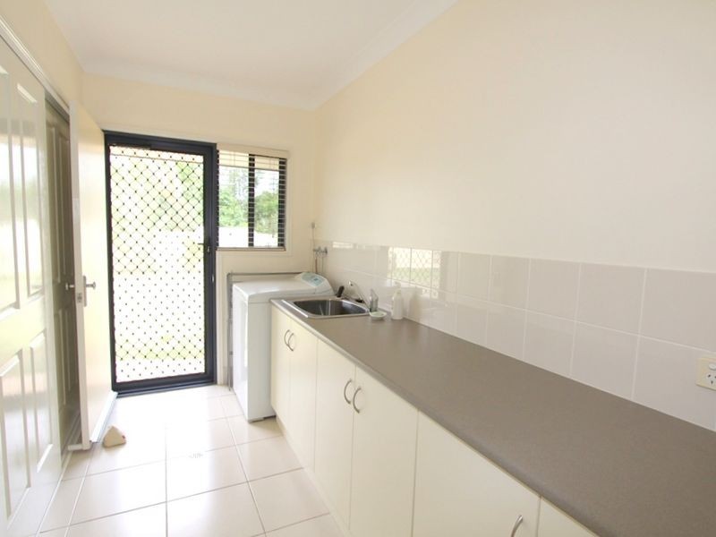 6 Coaker DR, Emerald QLD 4720