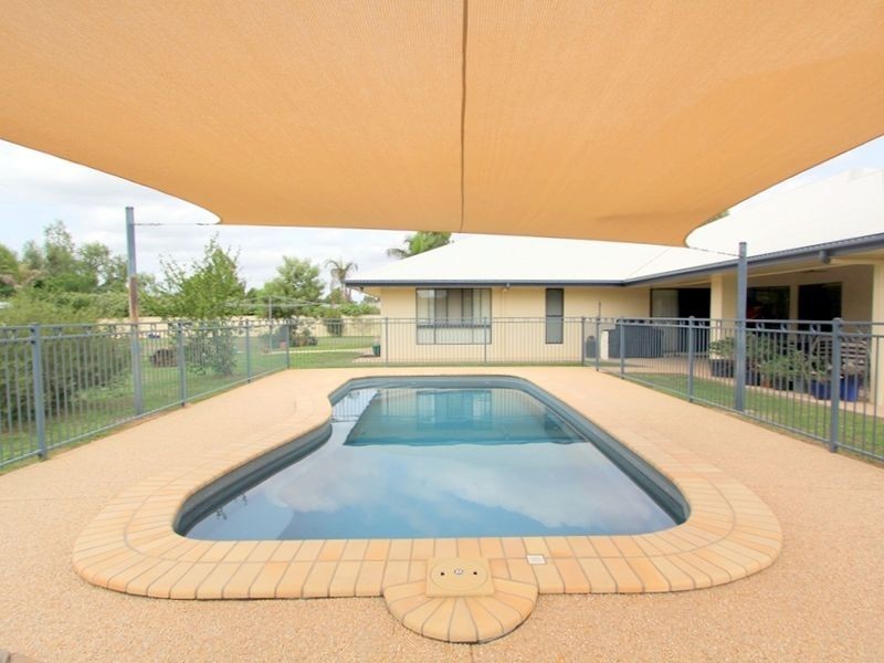 6 Coaker DR, Emerald QLD 4720