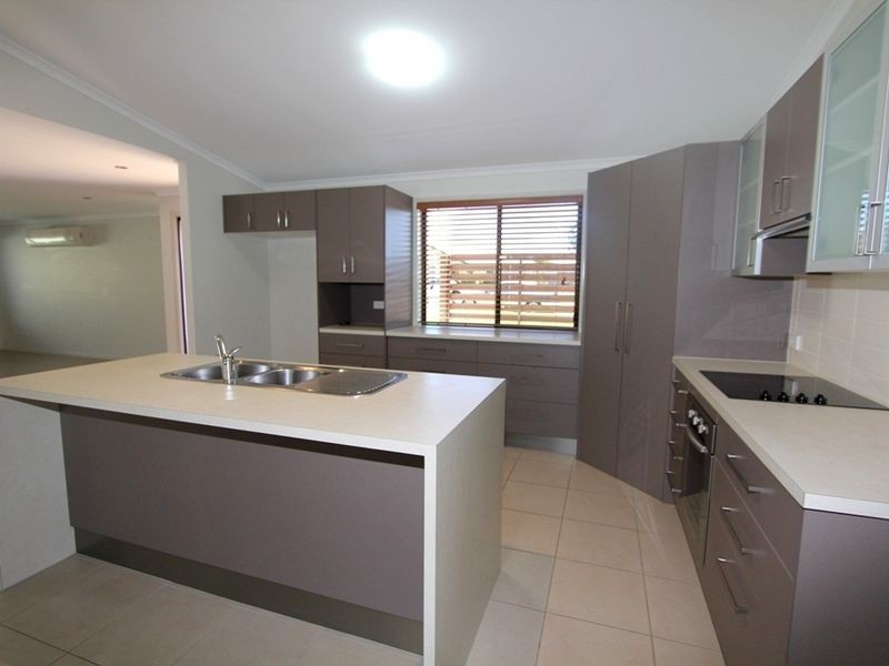 2/10 Mooney Crescent, Emerald QLD 4720