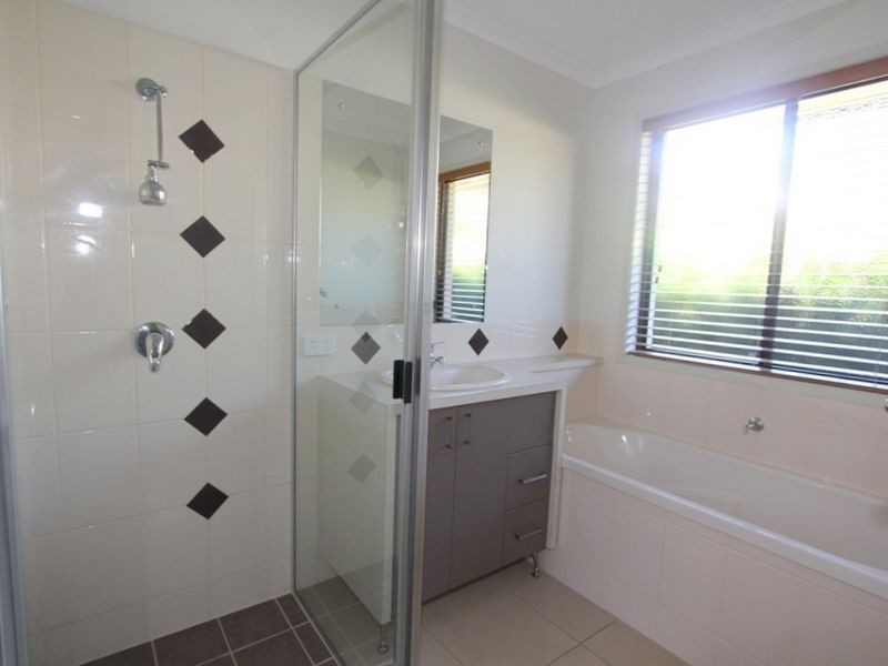 2/10 Mooney Crescent, Emerald QLD 4720