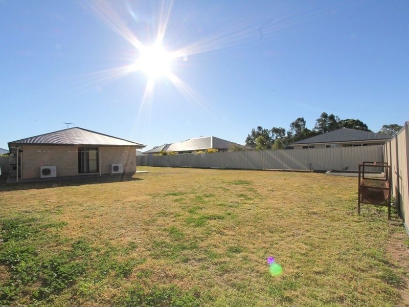 18 Mitchell Street, Emerald QLD 4720