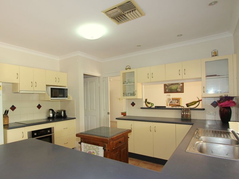 4 Andrews Road, Emerald QLD 4720
