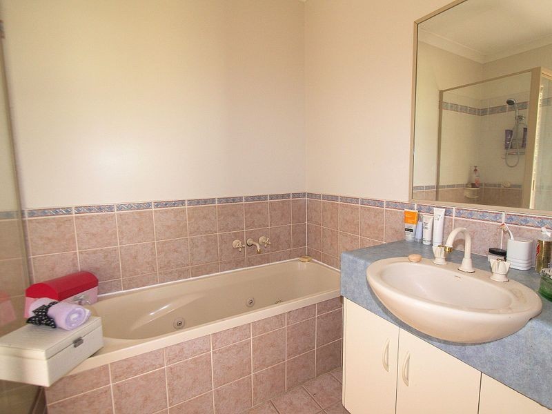 4 Andrews Road, Emerald QLD 4720