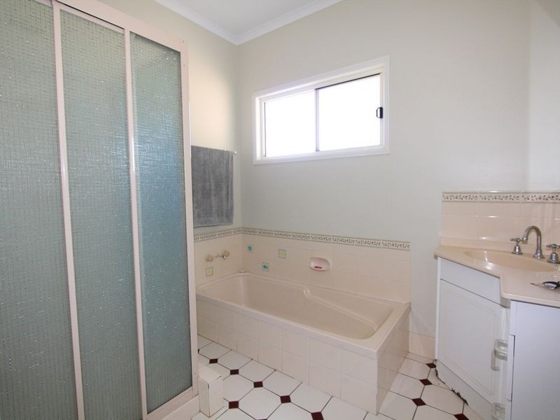 4 Stolz Place, Emerald QLD 4720