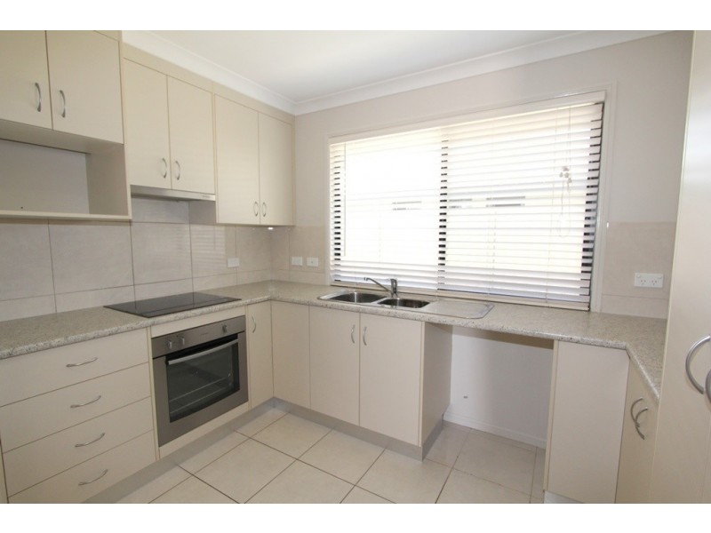 2/4 Parkway Street, Emerald QLD 4720