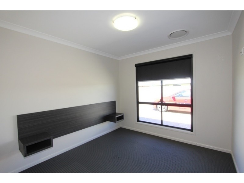 2/4 Parkway Street, Emerald QLD 4720