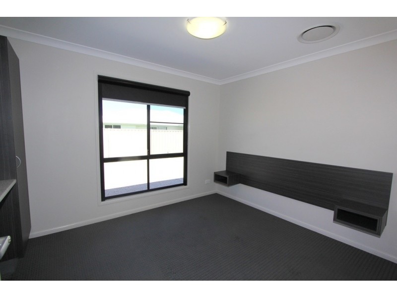 2/4 Parkway Street, Emerald QLD 4720