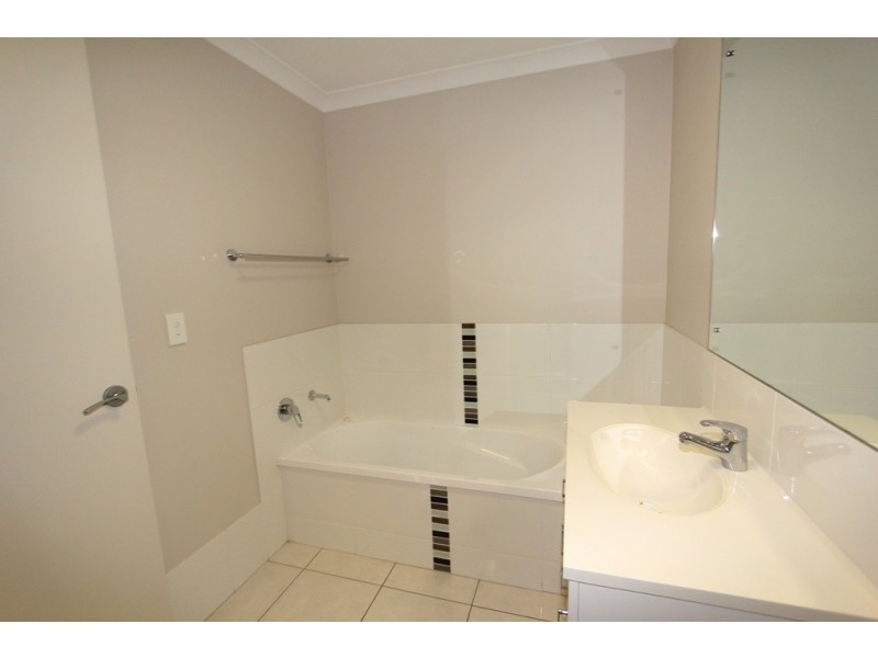 2/4 Parkway Street, Emerald QLD 4720