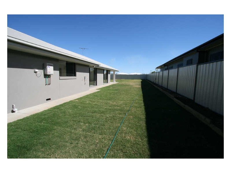 25 Glovar Street, Emerald QLD 4720