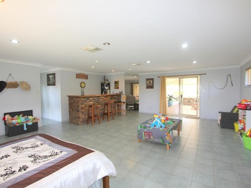 14 Kidd St, Emerald QLD 4720