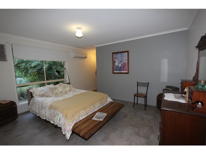 6 Cunningham Dr, Emerald QLD 4720