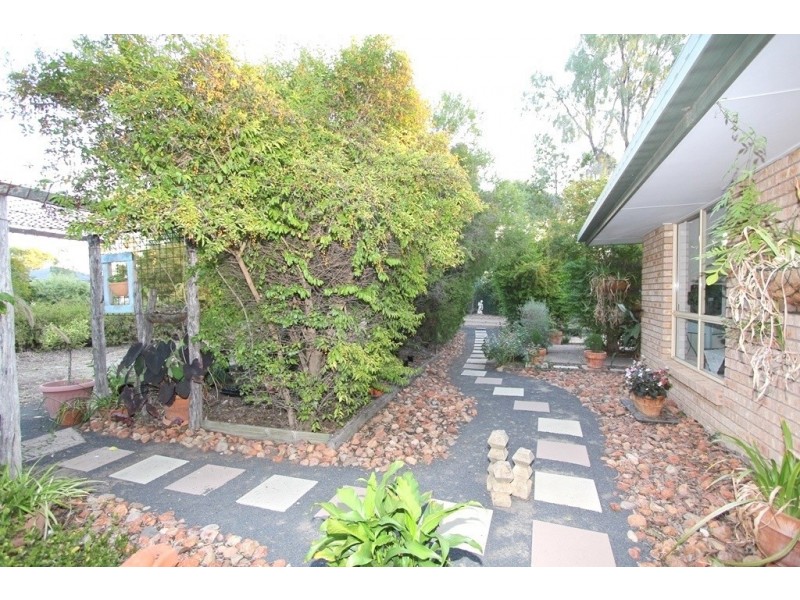 6 Cunningham Dr, Emerald QLD 4720