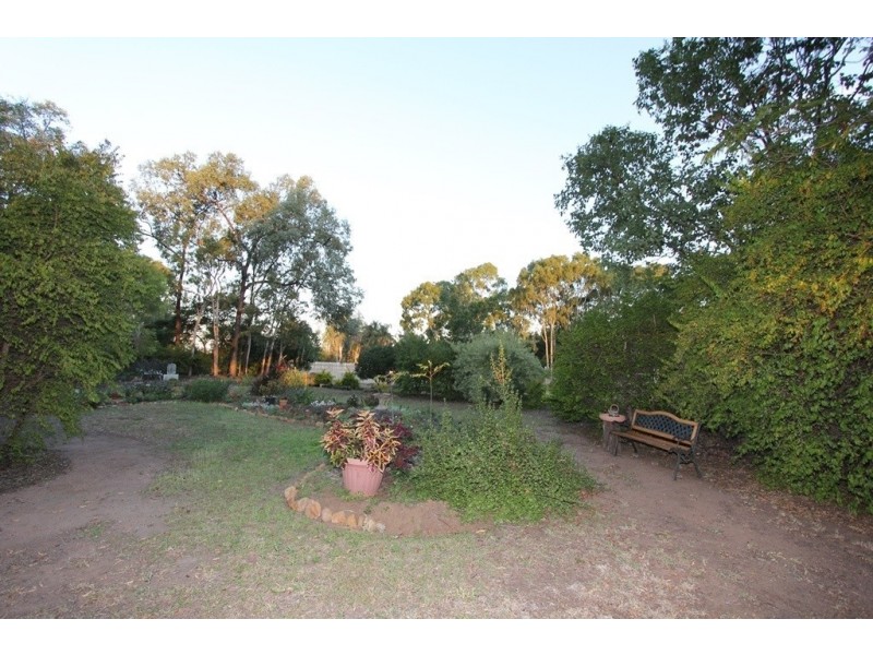 6 Cunningham Dr, Emerald QLD 4720