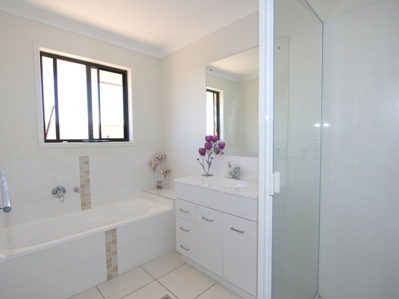 34 Lakeside Drive, Emerald QLD 4720