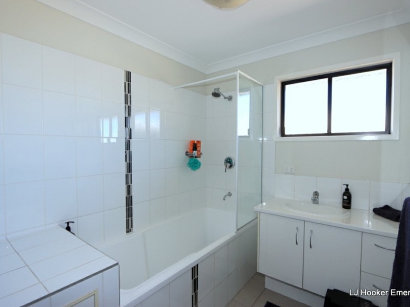 11 Singleton Crt, Emerald QLD 4720