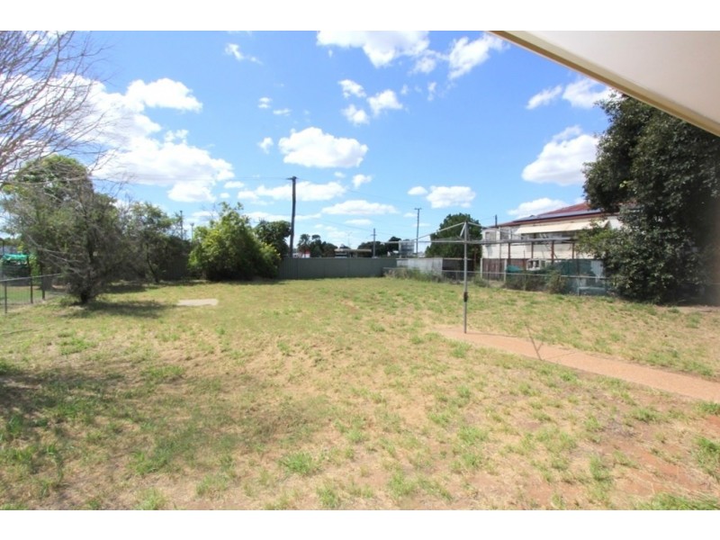 6 Frank Bell Street, Emerald QLD 4720