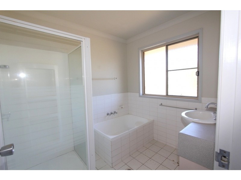 11 Frank Bell Street, Emerald QLD 4720