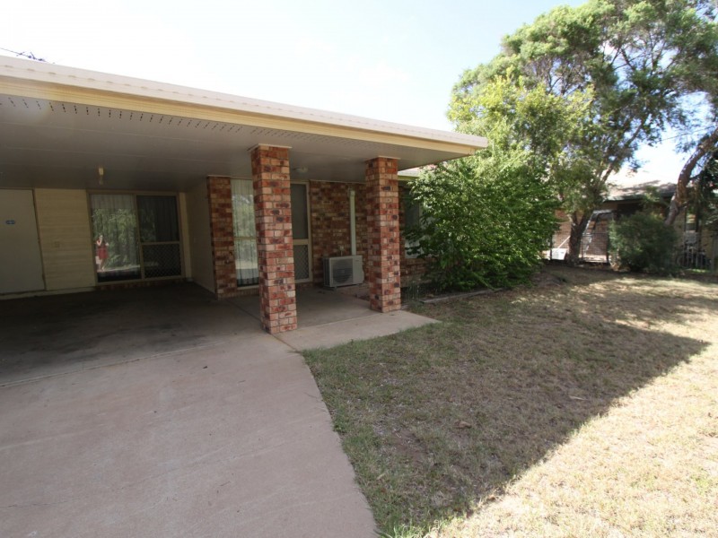 38 Crinum Cresent, Emerald QLD 4720