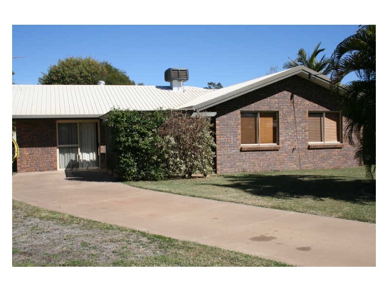 17 Eubar Pl, Emerald QLD 4720