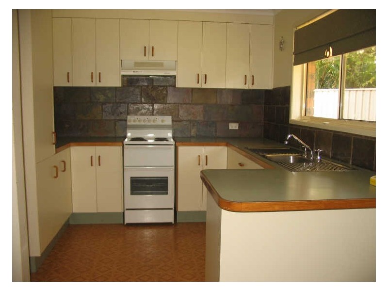 17 Eubar Pl, Emerald QLD 4720